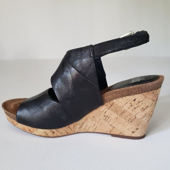 Sofft Black Wedge Sandals - Picture 3 of 11